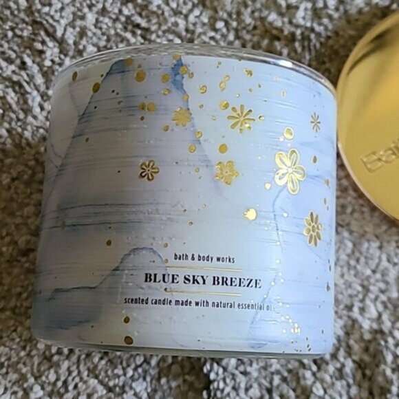 BLUE SKY BREEZE 3 Wick Candle Bath & Body Works - Picture 3 of 6